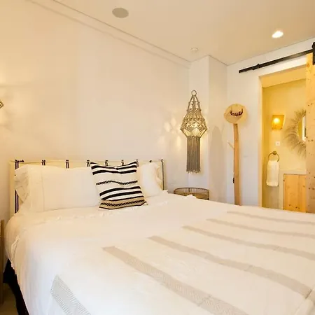 Boutique Rentals- Al Mar Beachfront