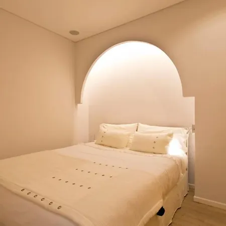 Boutique Rentals- Al Mar Beachfront Daire *