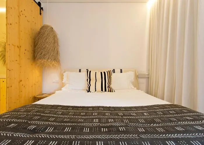 דירה Boutique Rentals- Al Mar Beachfront *